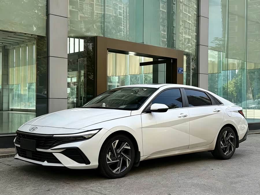 Elantra 2023 1.5L CVT LUX Premium Edition