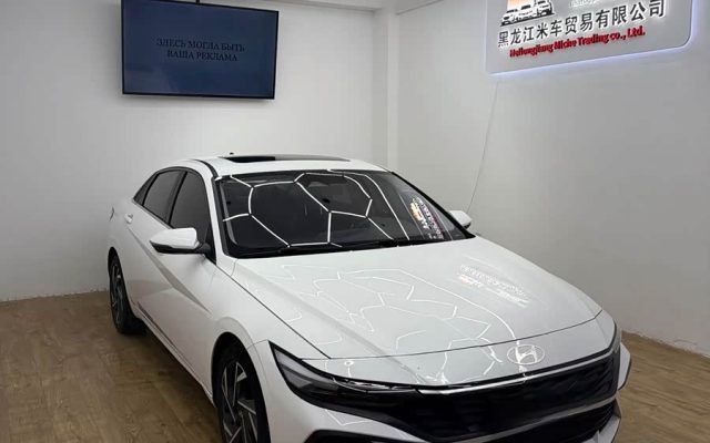 Elantra 2023 1.5L CVT LUX Premium Edition