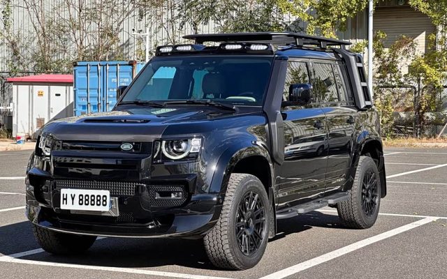 Land Rover Defender 2023 250 Diesel