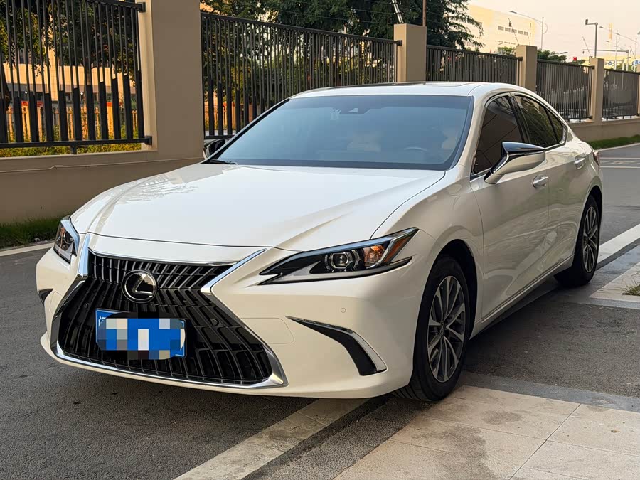 Lexus ES 2024 200 Premium