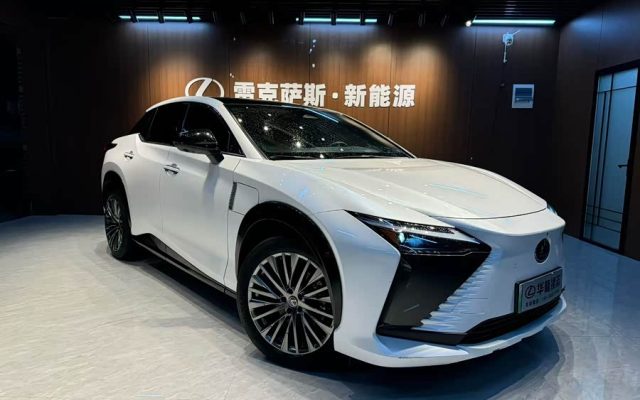 Lexus RZ 2023 450e 4WD Executive