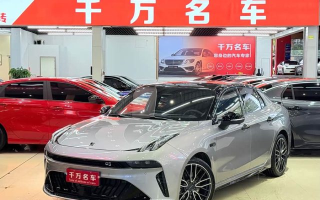 Lynk & Co 03 2.0T Auto Ultra