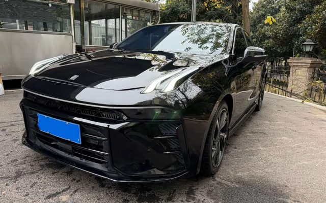 Lynk & Co 03 2.0T DCT Sport Pro