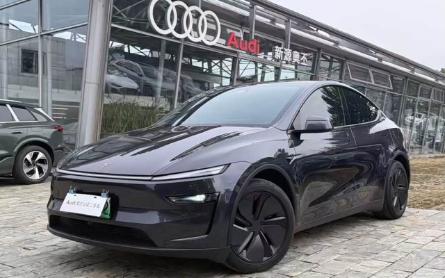 Model Y 2025 RWD