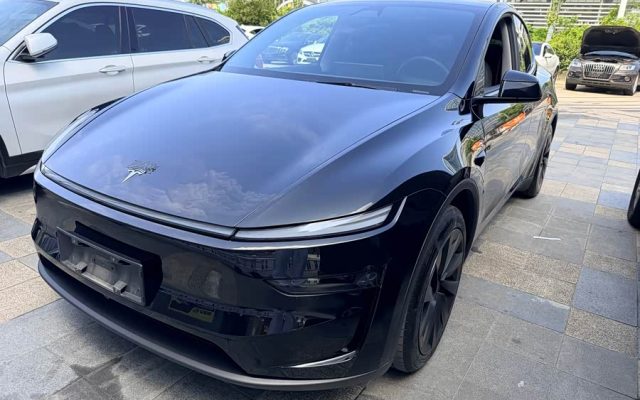 Model Y 2025 RWD
