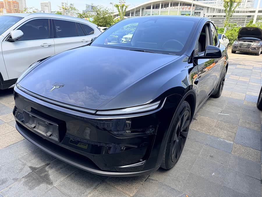 Model Y 2025 RWD