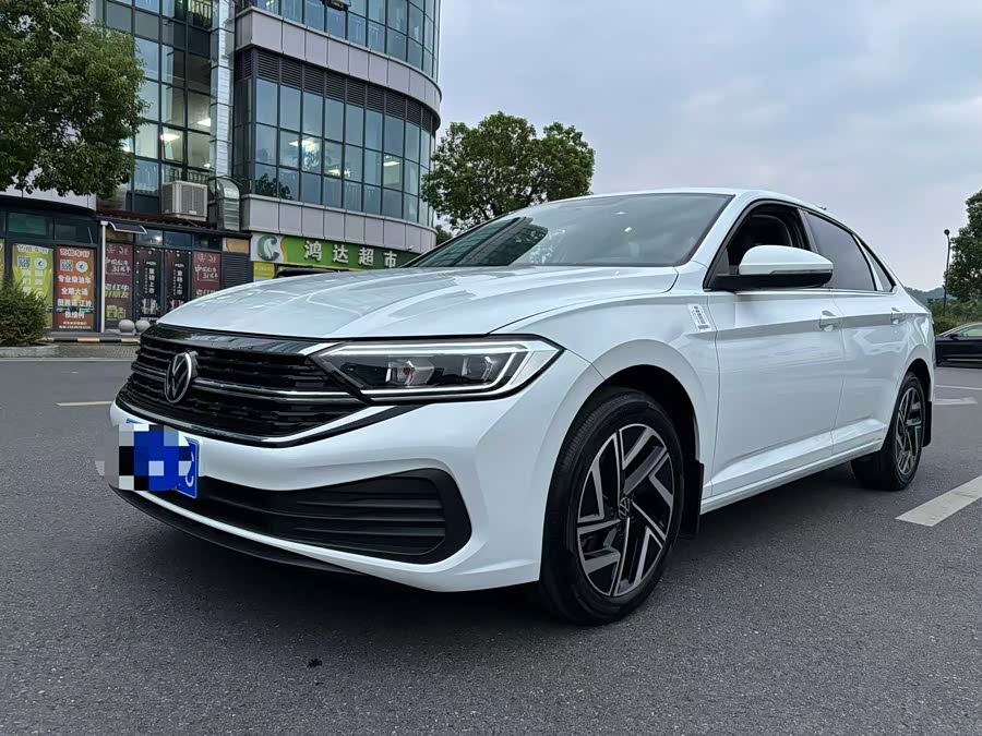 Sagitar 300TSI DSG Flyover Edition