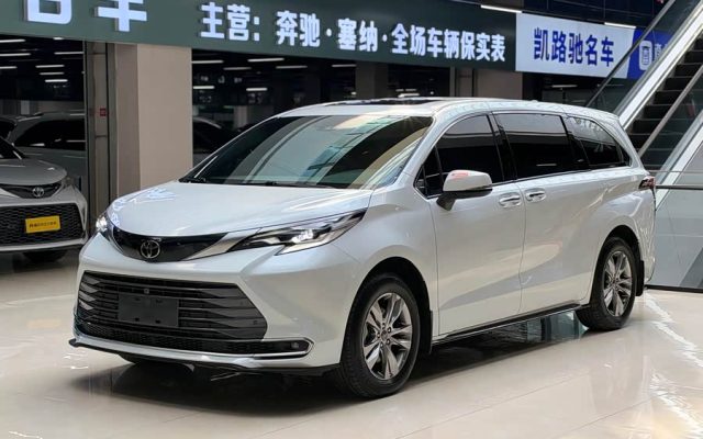 Sienna 2024 2.5L Hybrid 4WD Premium