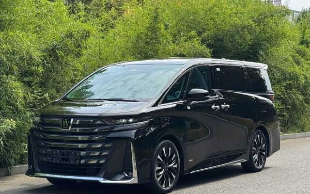 Toyota Crown Dual Engine 2.5L Supreme Executive