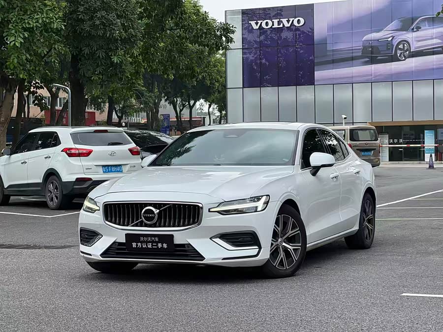 Volvo S60 2023 B4 Intelligent Luxury Edition