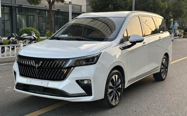 Wuling Jiachen 2023 2.0L DHT Flagship