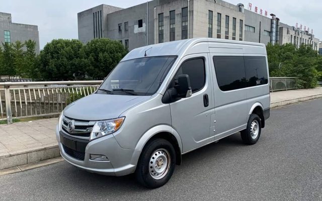 Yufeng 2021 2.4T FWD Logistics Van Short Wheelbase Medium Roof 5-9 Seats National VI YCY24140-60A
