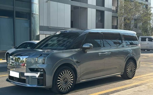 Zeekr 009 2024 6-Seater Executive 4WD 140kWh