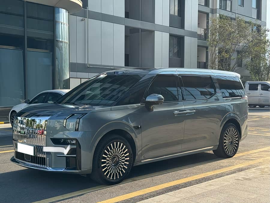 Zeekr 009 2024 6-Seater Executive 4WD 140kWh